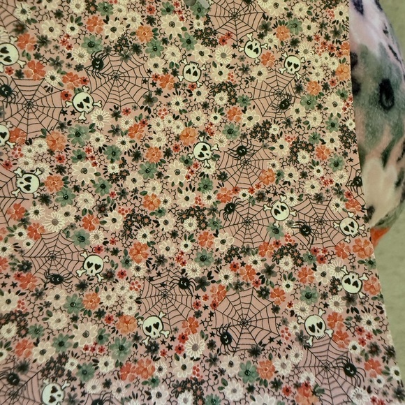 CYNTHIA ROWLEY Halloween floral skull spiderweb full/queen blanket ☠️🕸️🕸️🕷️🌹🥀 - Picture 6 of 6